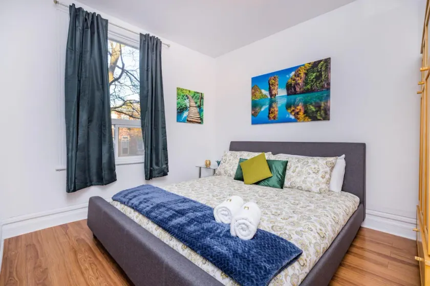 Cozy Warm - 2BR Apt With King Bed - Steps From Byward Market - Image 1