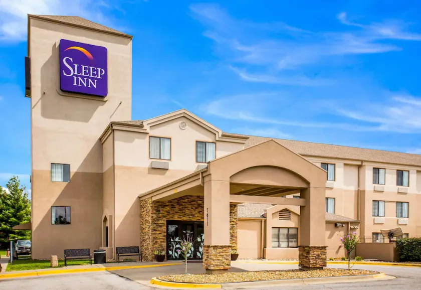 Sleep Inn Kansas City International Airport - Image 1