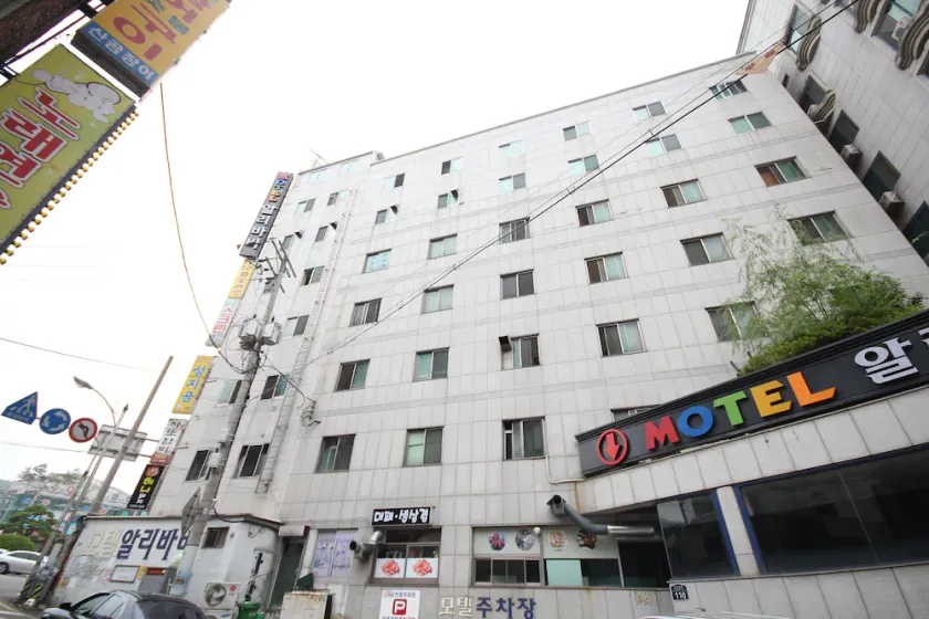 Alibaba Motel New Building - Image 1
