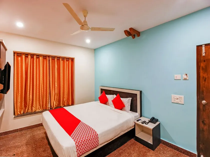 Capital O 23543 Hotel Vaishnavi - Image 1