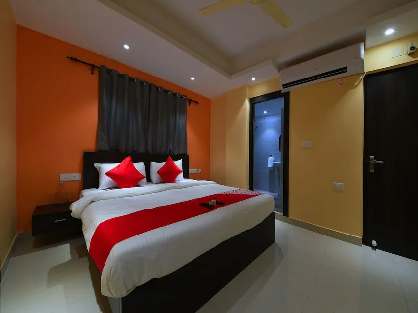 OYO Flagship 630 VIP Road - Image 1