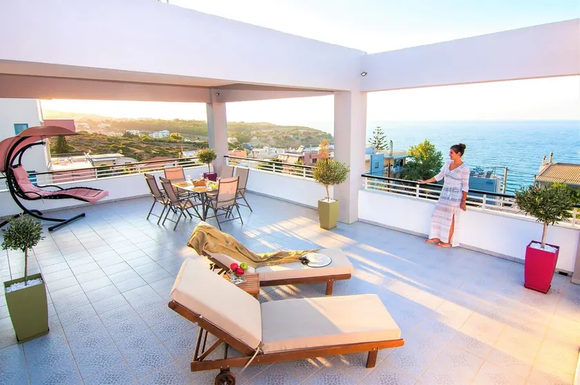 Sea Horizon Apartments - Image 1