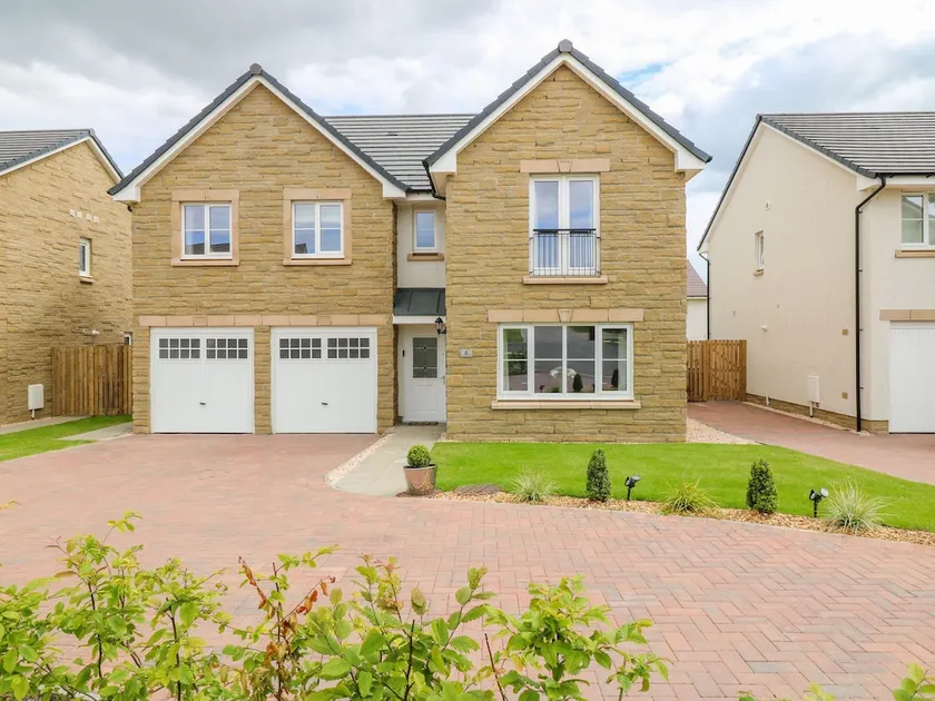 6 Whitecraigs Crescent - Image 1