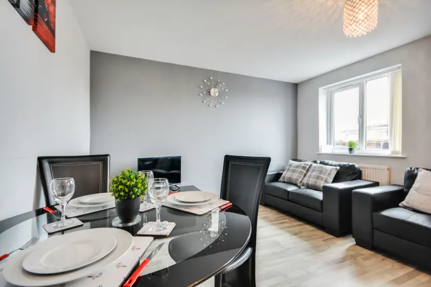 Cosy 2 Bedroom Apartment with Parking - Image 1