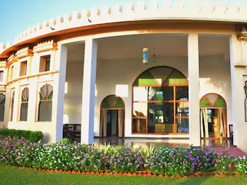 Sara Vilas by OYO Rooms - Image 1