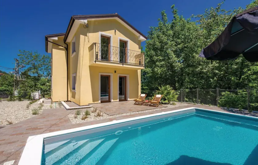 Nice Home in Zastenice With Wifi, 2 Bedrooms and Outdoor Swimming Pool - Image 1