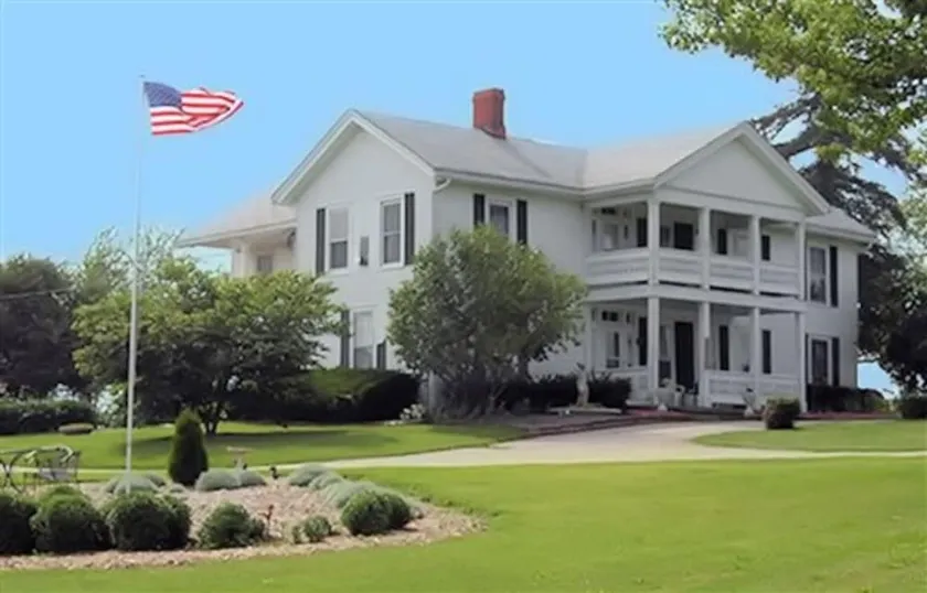 Belle Aire Mansion Guest House - Image 1