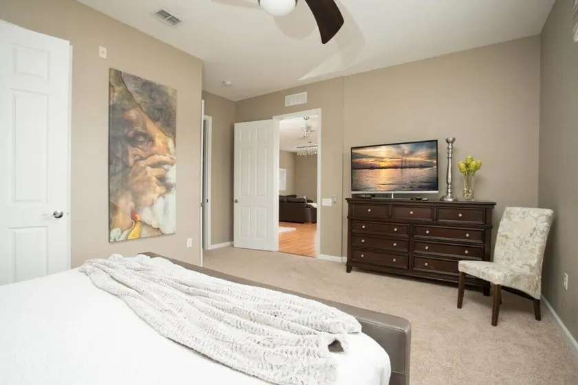 Lake View Penthouse Loft - Image 1