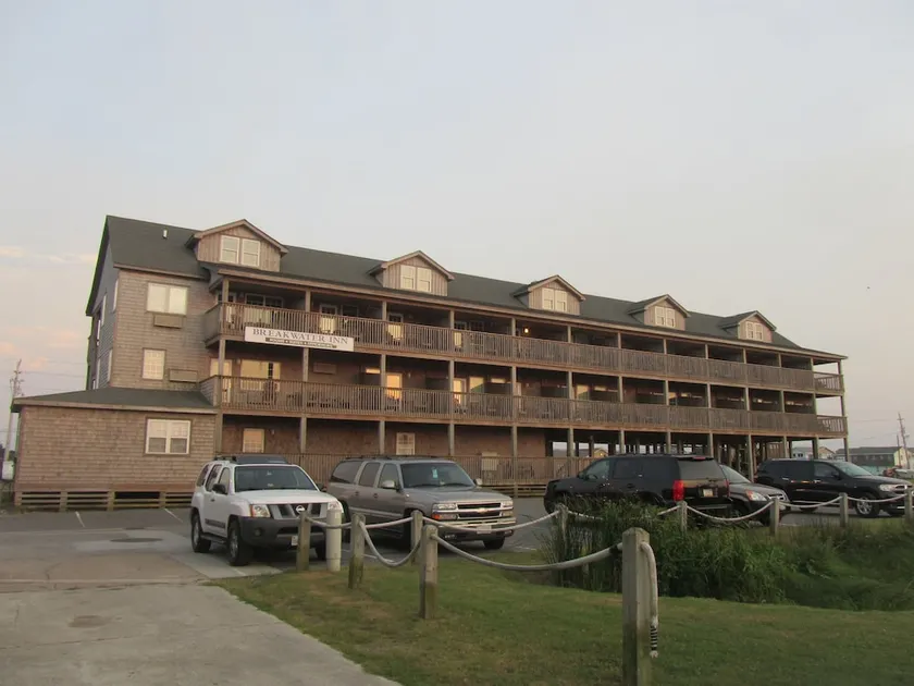 Breakwater Inn - Image 1
