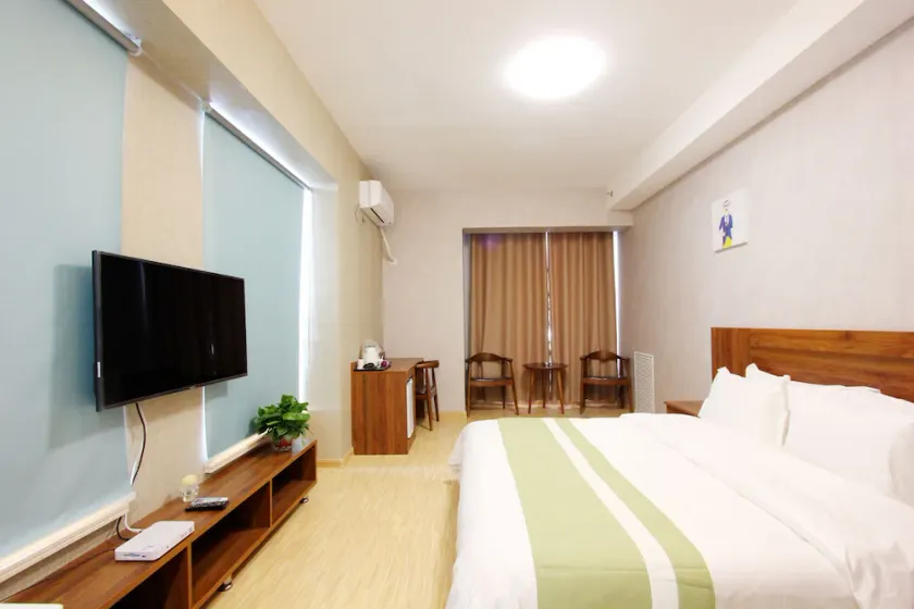 VIEW Jingchi Apartment Hotel - Image 1