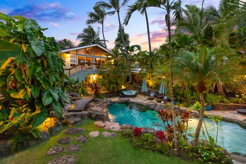 Palione Papalani by Avantstay New $1.5m Remodel Steps From Kailua Beach w/ Private Pool & Hot Tub - Image 1
