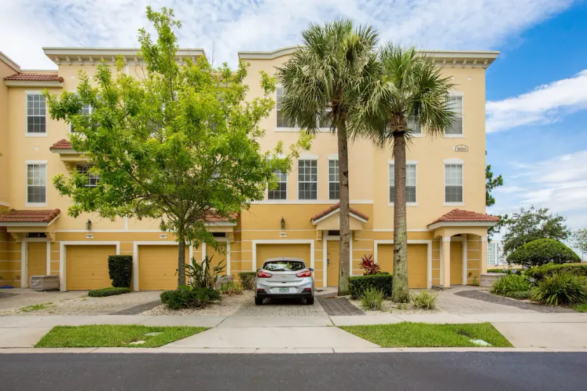 Luxury Retreat - Image 1