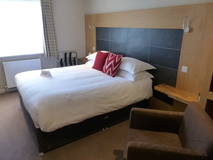 Hebasca Hotel - Image 1