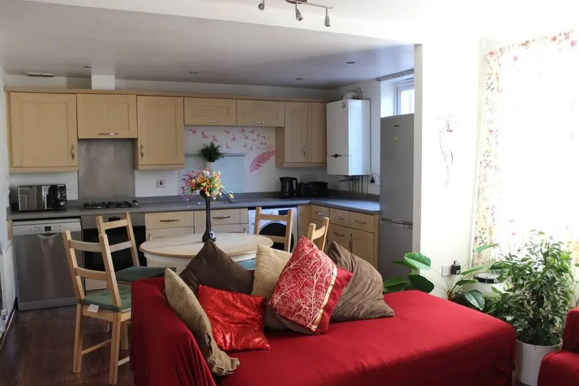 Modern and Cosy Apartment in North London, UK - Image 1