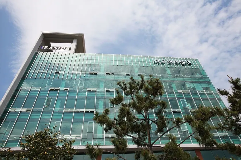 Yeosu Beach Pension (Ocean View from all rooms, Romantic Pub 30 seconds walk) - Image 1