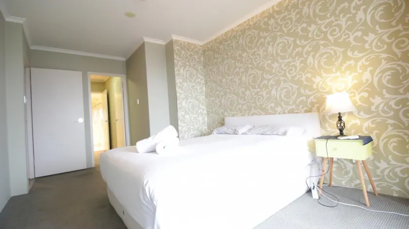 Master Room With Bays View Near Darling Harbour - Image 1