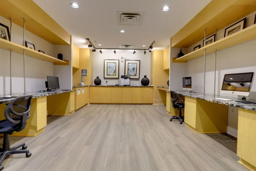 Sensational 1 Bedroom Condo At Ballston place With Gym - Image 1