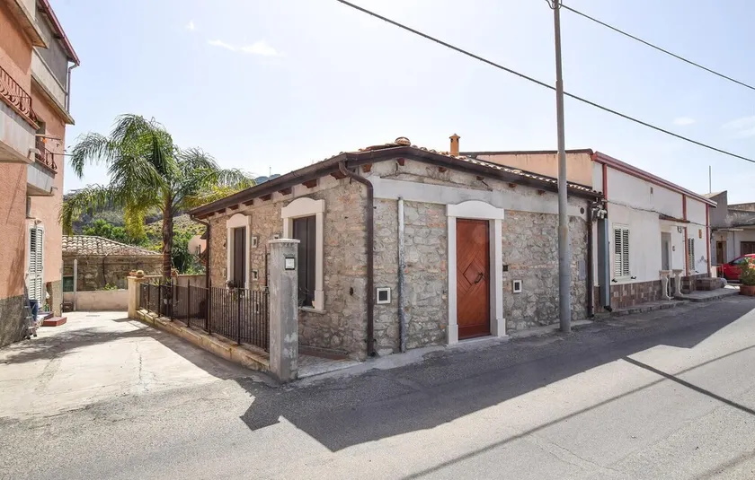 Nice Home in Reggio Calabria With Wifi and 1 Bedrooms - Image 1