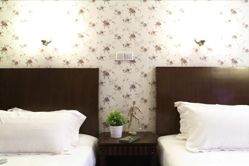 Shijia Inn On The Bund - Image 1