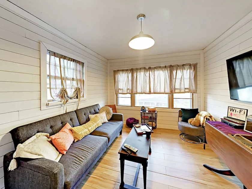 Retro-chic 1920s Bungalow - 2 Bedroom Cabin - Image 1
