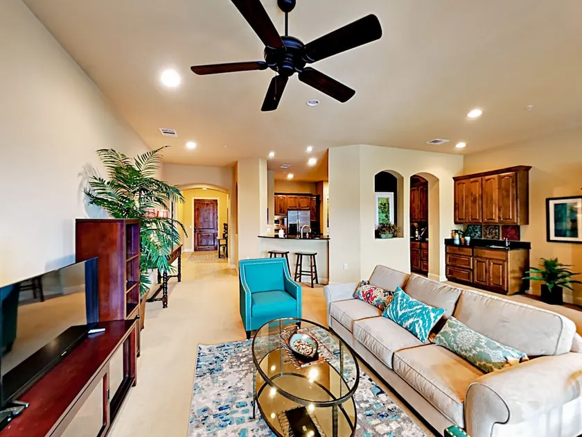416 Lakeway - 3 Bedroom Condo - Image 1