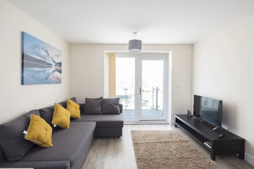 The Pier Apartment 2 by Kasar Stays - Image 1