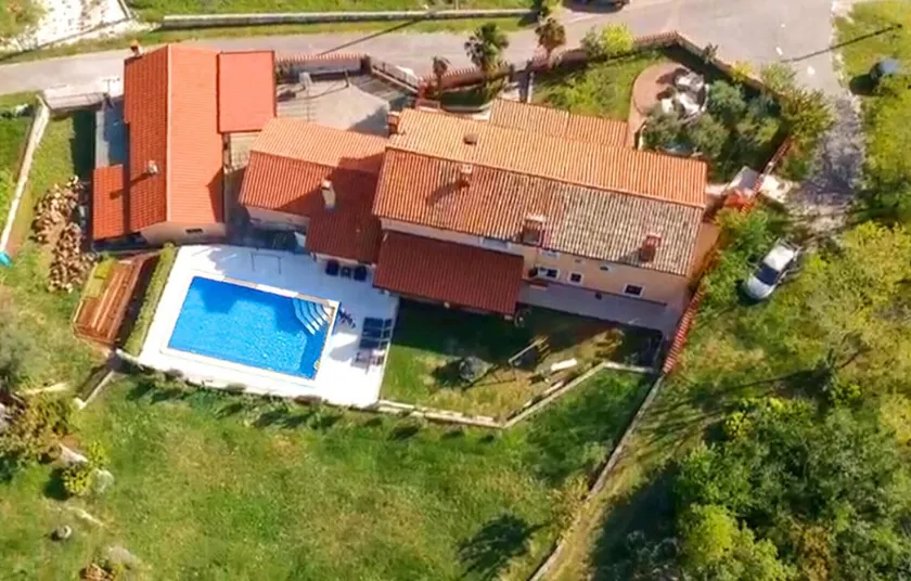 Amazing Home in Sumber With Wifi and 4 Bedrooms - Image 1