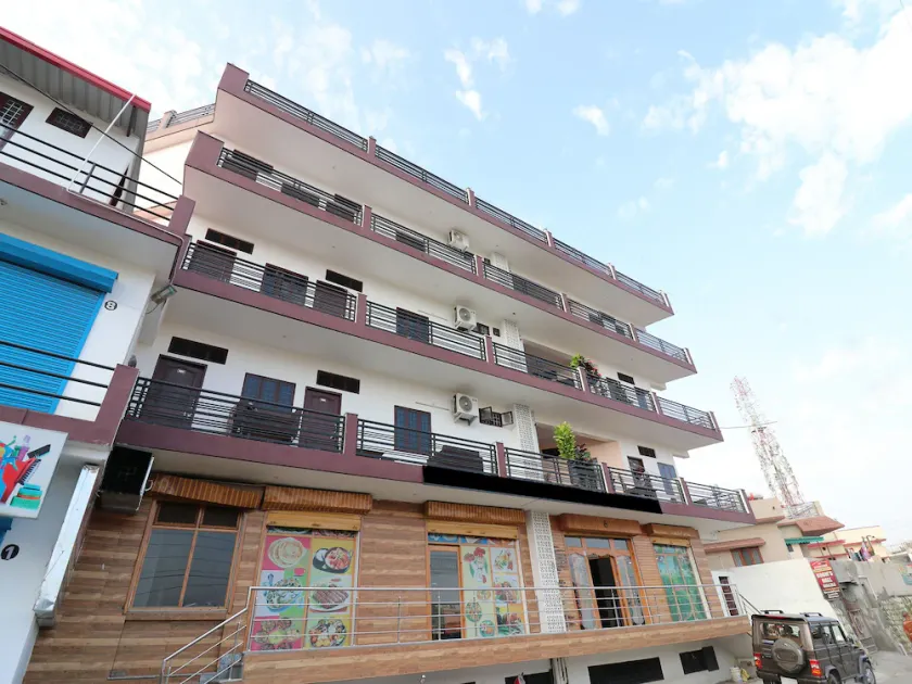 OYO 19123 Sunshine Guest House - Image 1