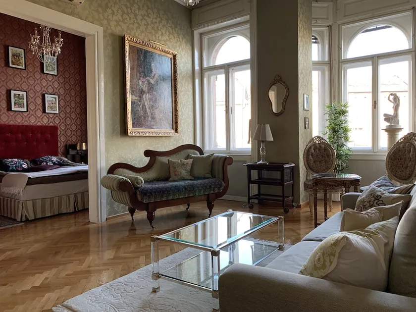 Luxury Apartment by Hi5-Baross Sqr Suite - Image 1