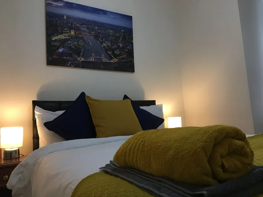 Cozy Nights - Middleton Street - Image 1