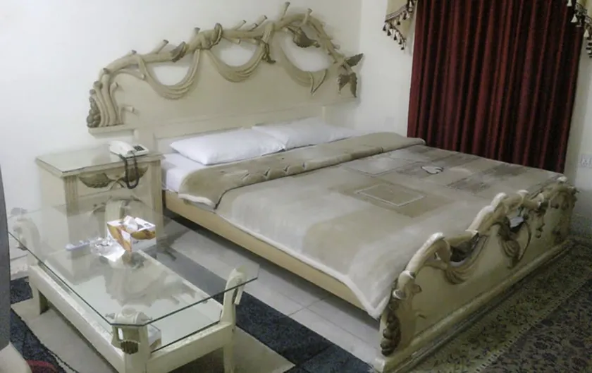 Hotel Luxury Palace - Image 1