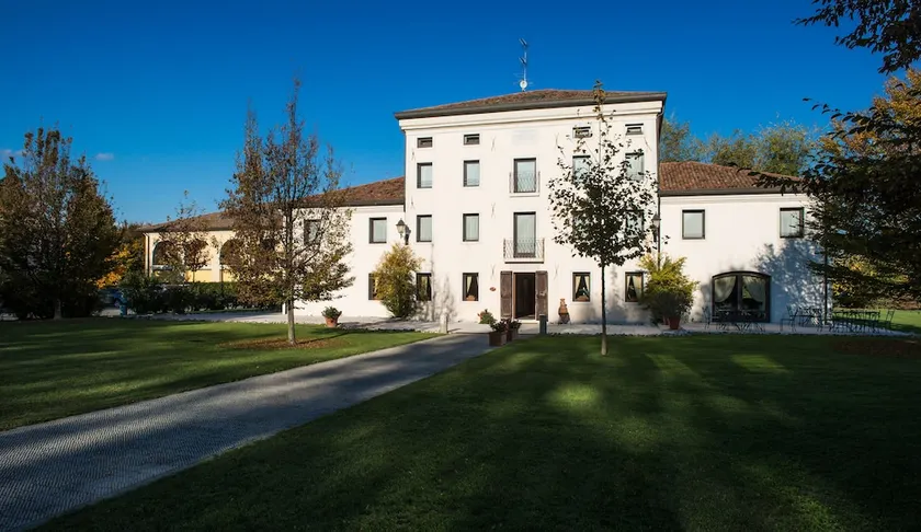 Villa dei Carpini Hotel & Residence - Image 1