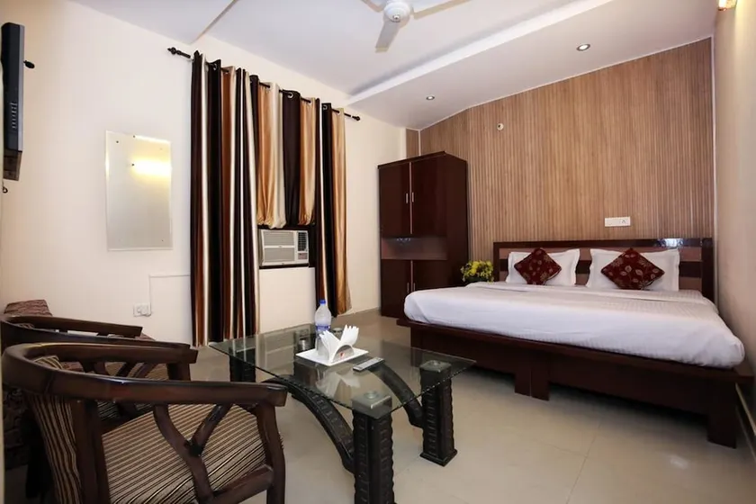 Hotel Grand Way - Image 1