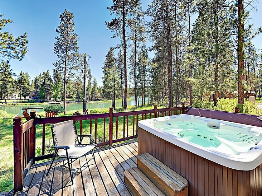River Hideaway W/ Boat Slip, Kayaks & Hot Tub 4 Bedroom Home - Image 1
