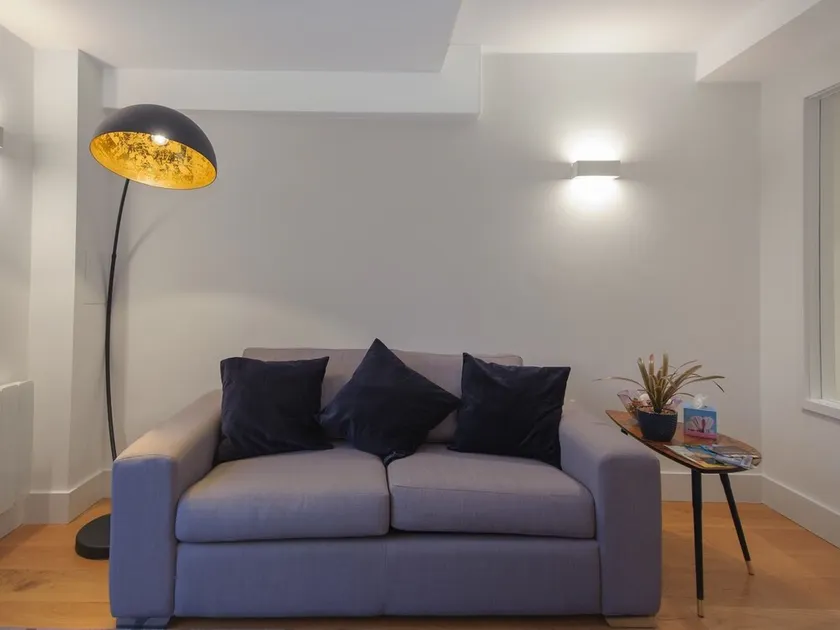Karah Suites - Peascod Place - Image 1