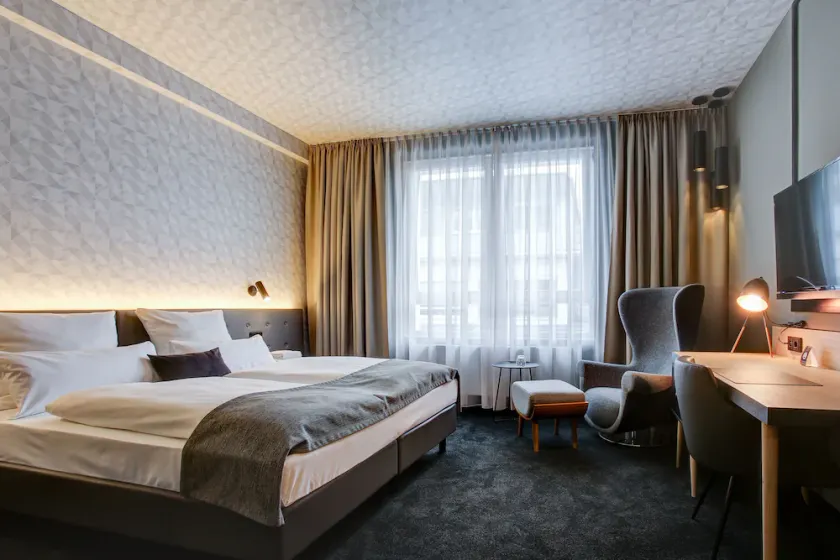 Boutique 125 Hamburg Airport - Image 1