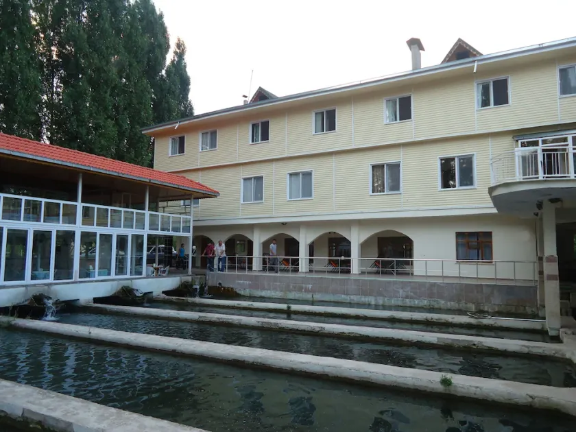 Alanlar Alabalik ve Otel - Image 1