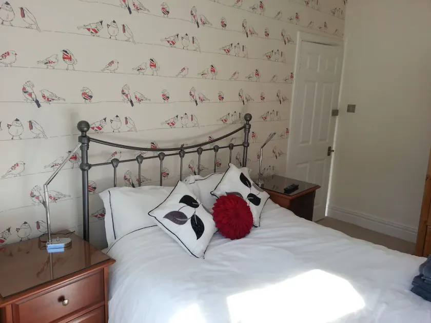 Parkstone Guest House - Image 1