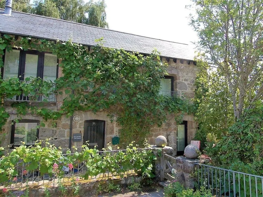 Granary Cottage - Image 1
