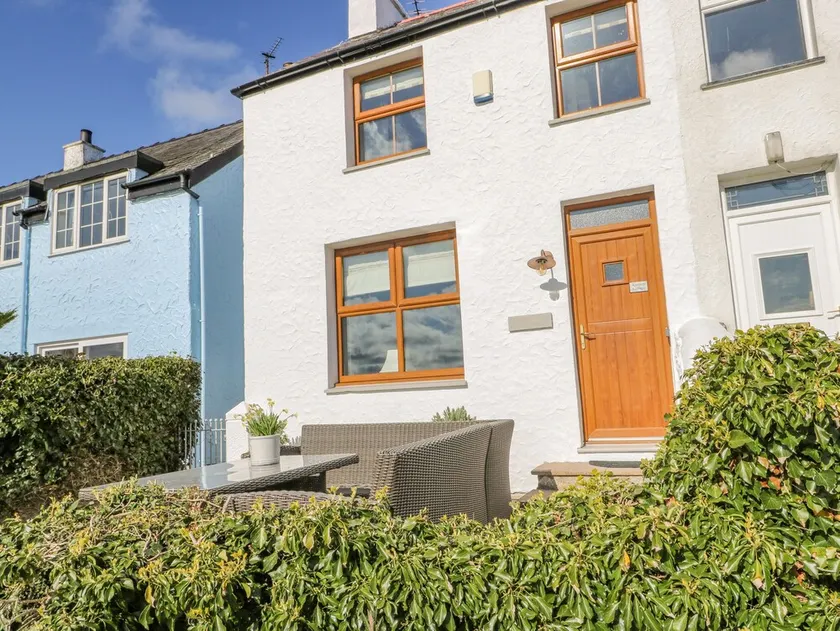 Keeper's Cottage Moelfre - Image 1