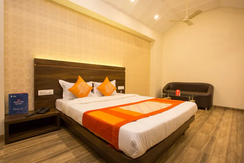 CollarCamp's Hill View Residency Hotel - Image 1