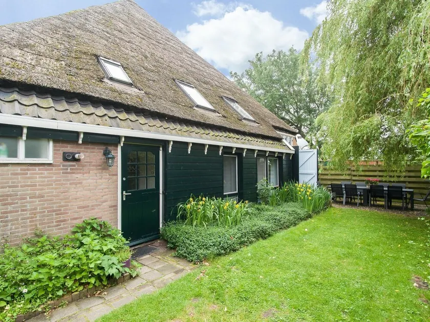 Inviting Farmhouse in 't Zand with Garden - Image 1