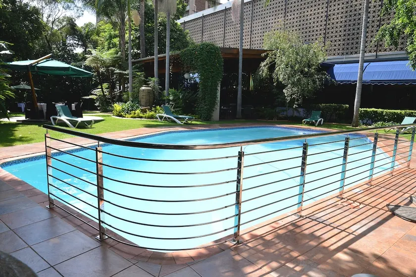 Sierra Burgers Park Hotel - Image 1