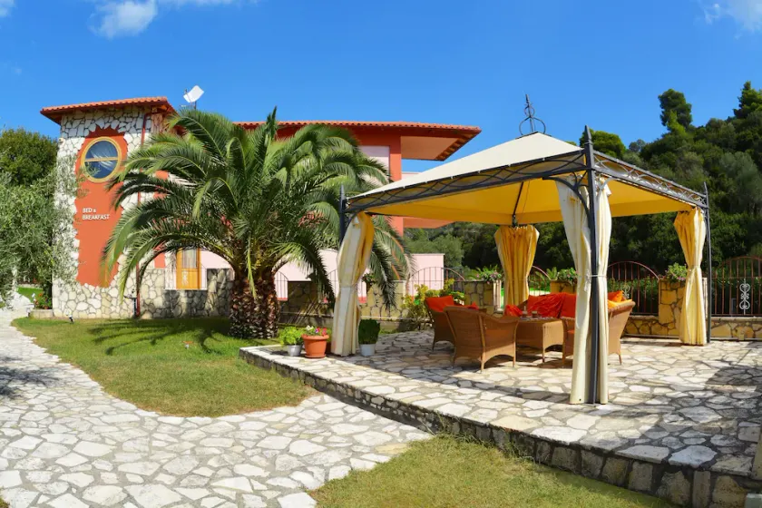 Petros Italos Bed & Breakfast - Image 1