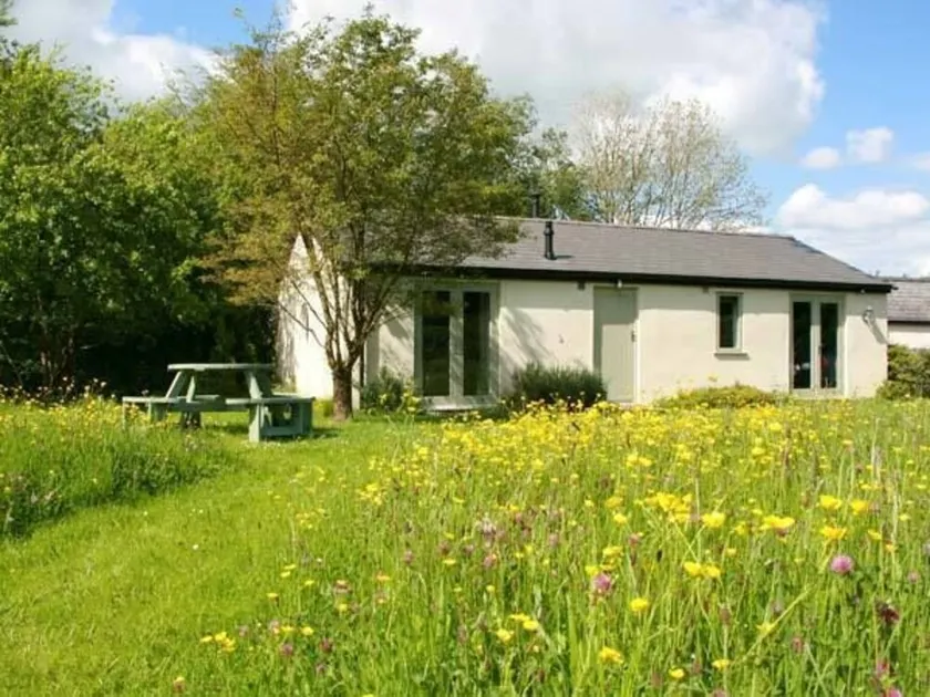 Bailey Point Cottage - Image 1