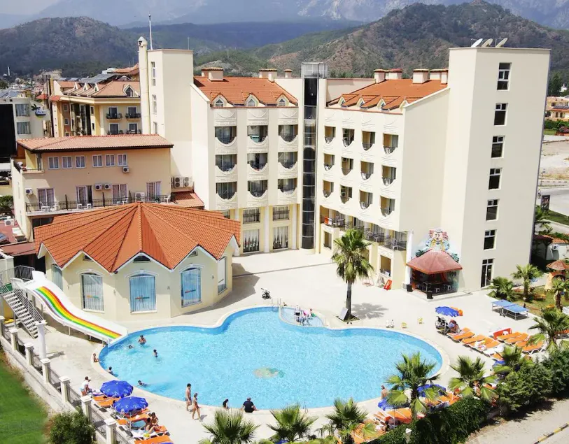 Larissa Inn - Image 1