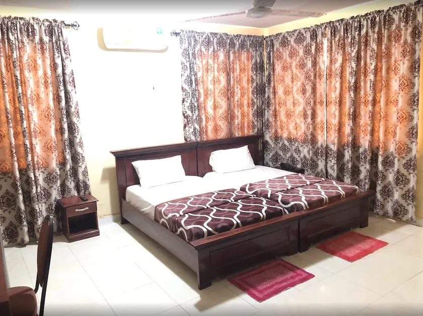 Liana Hotel - Image 1