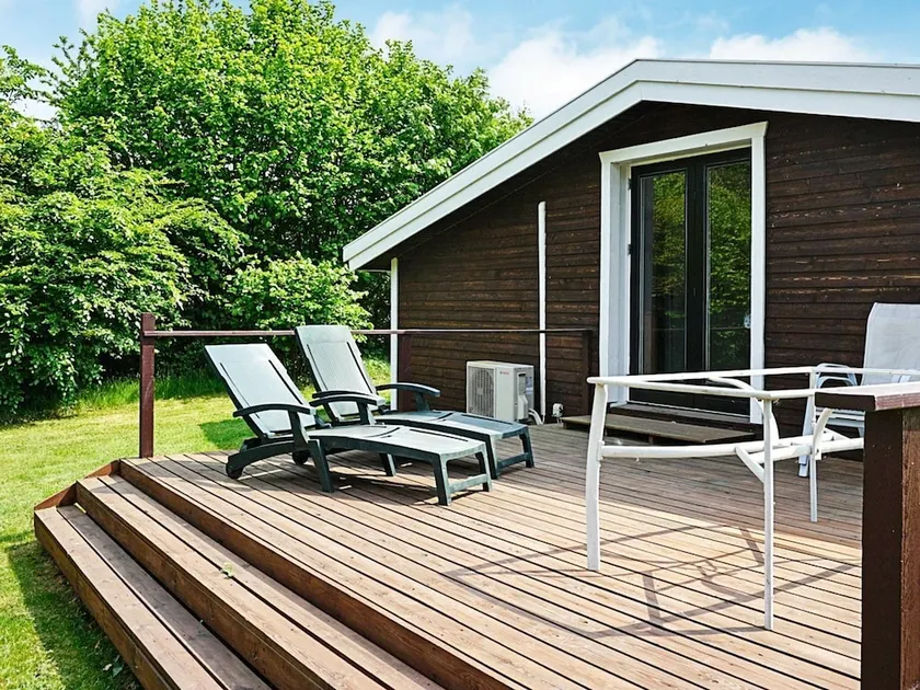 Enticing Holiday Home in Hovedstaden Near Sea - Image 1