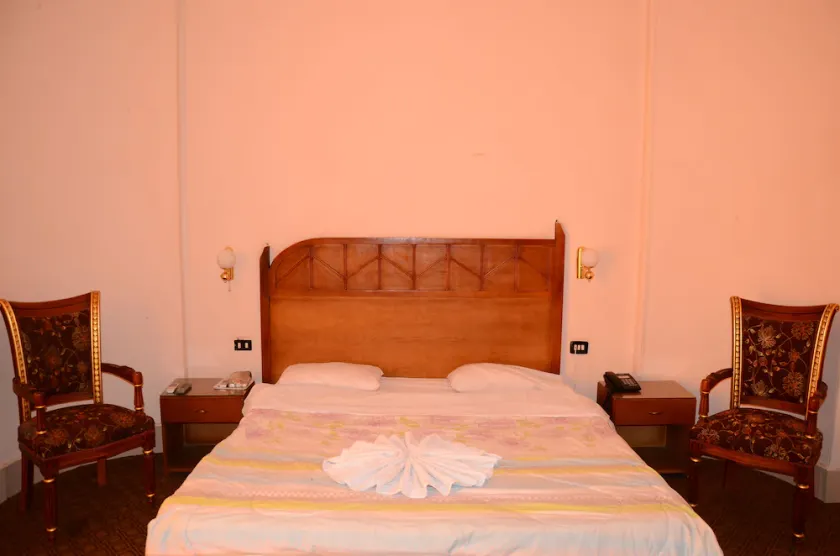 Louris Inn - Image 1