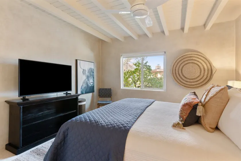 Reposado - Kiva Fireplace, Walk Everywhere, Adorable Patio - NEW LISTING - Image 1